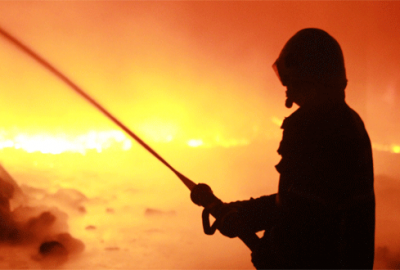 Husumetlisinin iş yerini ateşe verdi