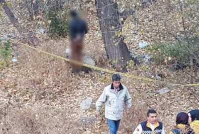 Elleri arkadan 6 adet kelepçeyle bağlı bulundu