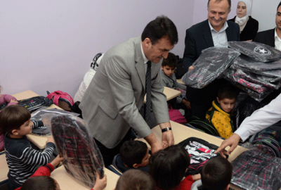 Dündar’dan kırtasiye yardımı