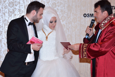 Müslüman olan gelinin nikahını Başkan Dündar kıydı