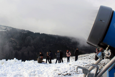 Uludağ’a mevsiminden önce kar yağdırdılar