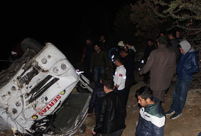 İşçi minibüsü şarampole yuvarlandı! Ölü ve yaralılar var