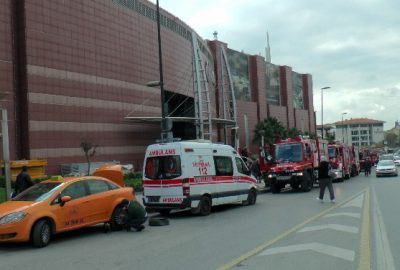 AVM’de meydana gelen yangın paniğe neden oldu