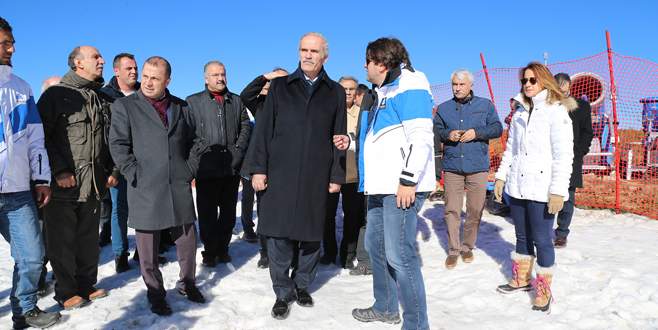 Uludağ’a önce suni kar düştü