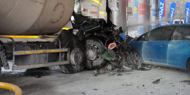 Beton mikseri benzin istasyonuna daldı