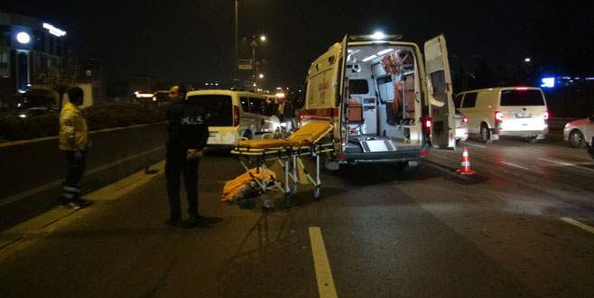 Otomobilin çarptığı anne ile kızı hayatını kaybetti