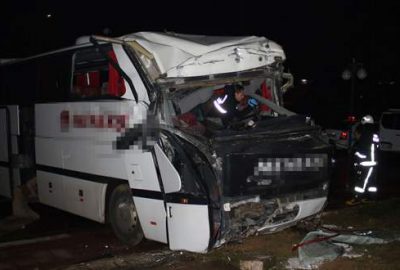 Bursa’da feci kazada otobüs sürücüsü can verdi