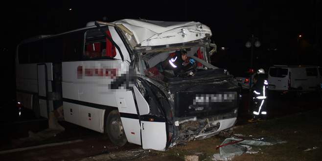 Bursa’da feci kazada otobüs sürücüsü can verdi