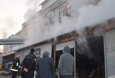 Bursa’da mobilya imalathanesinde korkutan yangın!