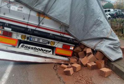 Bursa’da yol çöktü! Faciadan dönüldü