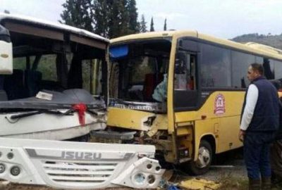 İki öğrenci servisi çarpıştı: 8 yaralı
