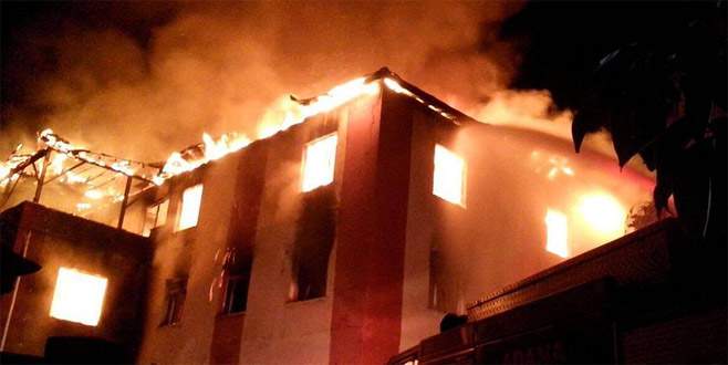 Adana’da öğrenci yurdunda yangın: 12 kişi hayatını kaybetti