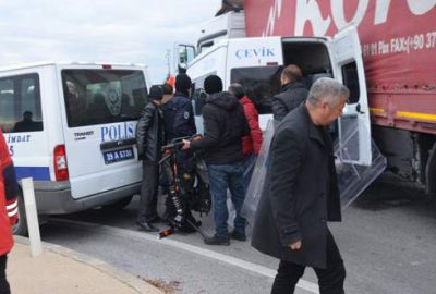 Polis minibüsü ile TIR çarpıştı: 11 polis yaralı