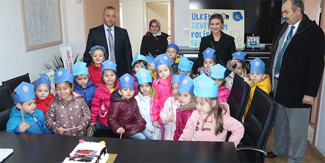 Miniklerden polis amcalarına anlamlı ziyaret