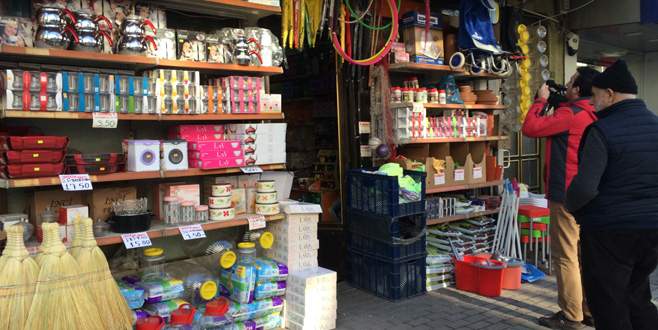 Kadın hırsızlar güvenlik kamerasına böyle yakalandı