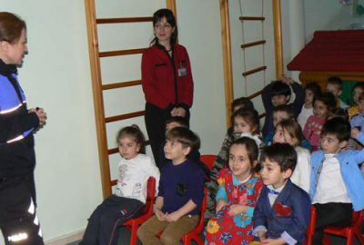 Polisten öğretmen şefkati