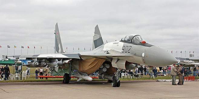Çin, Rusya’dan ilk savaş uçağını teslim aldı