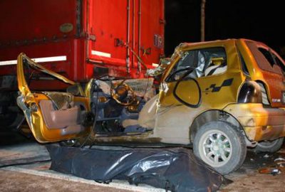 Bursa’da otomobil TIR’a çarptı: 1 ölü, 1 yaralı