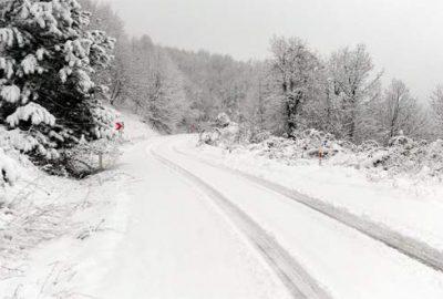 Kar yağışı Bursa’nın üst kesimlerini beyaza bürüdü