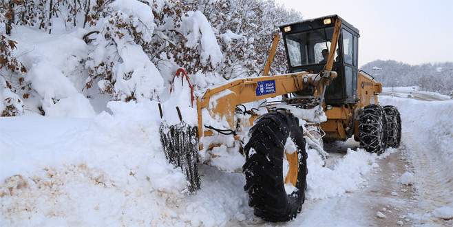 Büyükşehir’in karla mücadelesi sürüyor