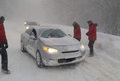 Uludağ yolunda mahsur kalanların imdadına JAK yetişti