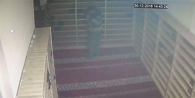 Bursa’da bir tuhaf hırsızlık! Önce kokladı