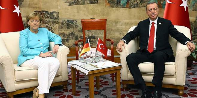 Cumhurbaşkanı Erdoğan ile Merkel telefonda görüştü