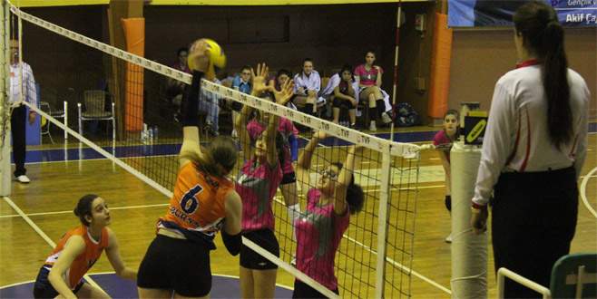 Gençler fileye yükseldi