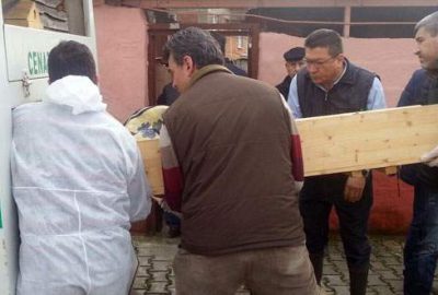 Baltayla babasını ve köpeğini doğrayan sanığa ceza yok