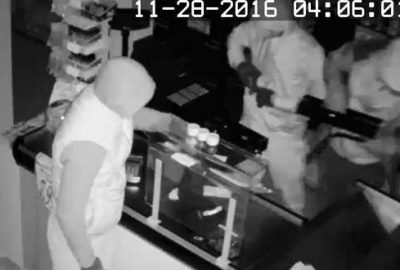 Bursa’da bir gecede 5 marketi soyan hırsızlar kamerada