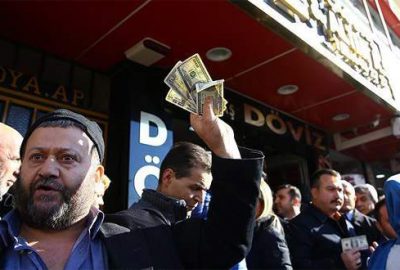 ‘Döviz bozdurma’ izdihamı