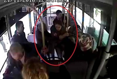 Halk otobüsünde fenalaşan kadın için seferber oldular