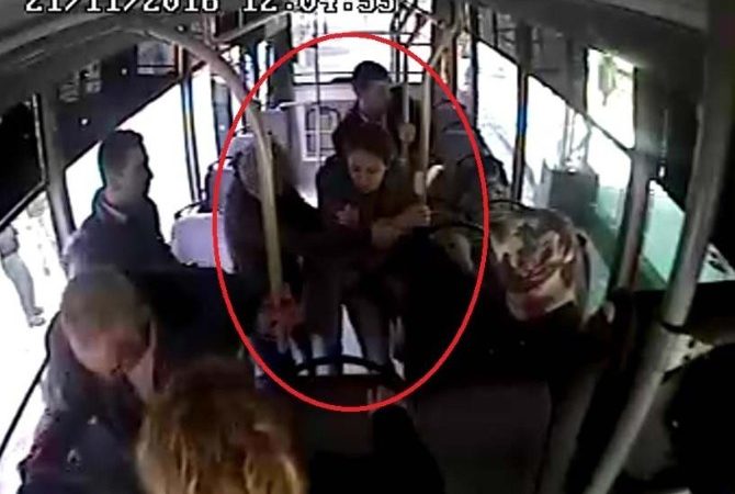 Manisa’da bir halk otobüsünde fenalaşan kadın, yolcuların uyarması sonucu şoför