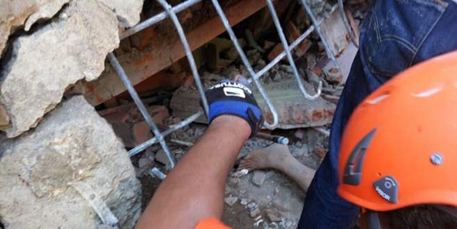 6.5 büyüklüğünde deprem! 25 ölü