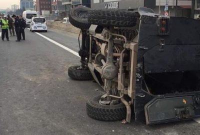 Kontrolden çıkan polis aracı devrildi: 4 yaralı