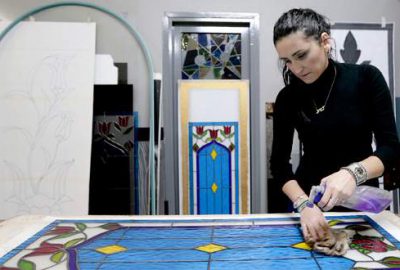 İlginç vitray çalışmalarıyla beğeni toplayan Nejla Göktaş, “İşimi 'yapboz'da mozaik