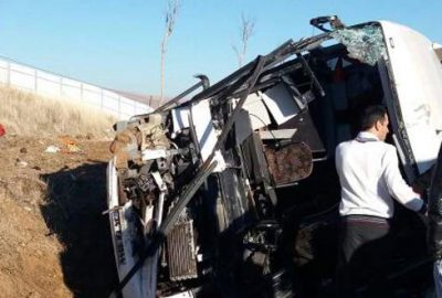 Yolcu otobüsü şarampole devrildi: 35 yaralı