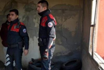 Polis, oyuncak silahları gerçek sandı, dizi setini bastı