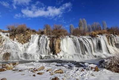 Muradiye Şelalesi dondu