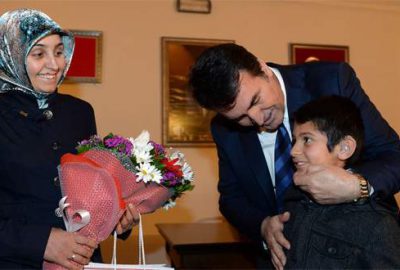 Dündar küçük çocuğa ses oldu