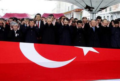 Cumhurbaşkanı Erdoğan şehitler için Kur’an-ı Kerim okudu