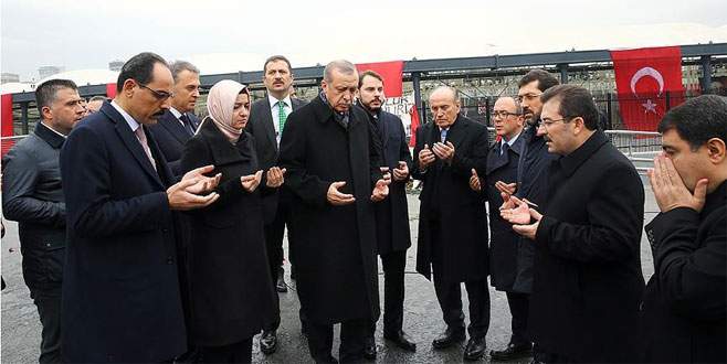 Cumhurbaşkanı Erdoğan ‘Şehitler Tepesi’nde dua etti