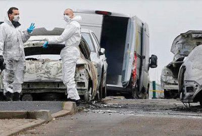Araçları ateşe verip 70 kilo altın çaldılar