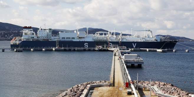 Yüzen LNG santralı İzmir’e demirledi