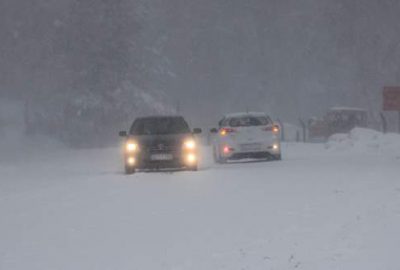 Kar yolları kapladı! Ulaşım güçlükle sağlanıyor