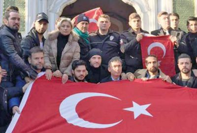 Sanatçılardan polise destek