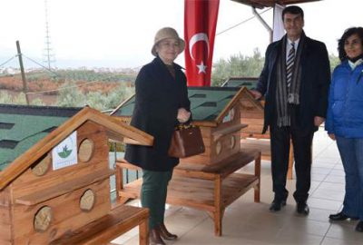 Bursa’da sokak kedilerine dondurucu soğukta sıcak yuva