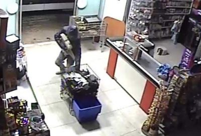 Kasayı sökemeyince çorap ve çakmak çaldılar