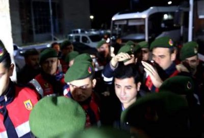 Jandarma, Demirtaş’a etten duvar ördü