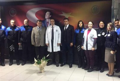 Polisten karanfilli teşekkür